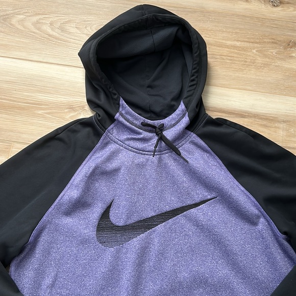 Women’s Nike therma fit hooded sweatshirt - Picture 2 of 10